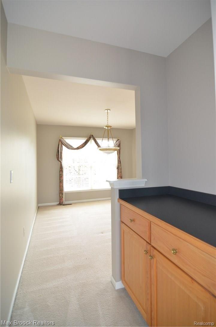 3221 Courtfield Drive Rochester, MI 48309 - Photo 14 of 33 Butler pantry