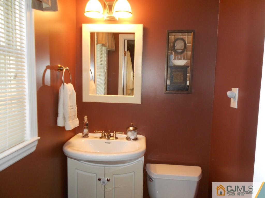 25 Pelham Road Kendall Park, NJ 08824 - Photo 14 of 16 Gallery Image 14