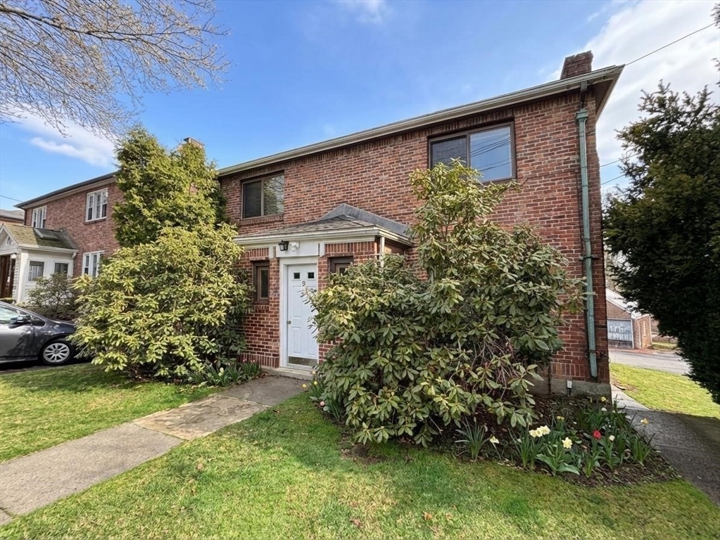 9 Reservoir Road, Unit 1 Brookline, MA 02467 - Photo 10 of 12