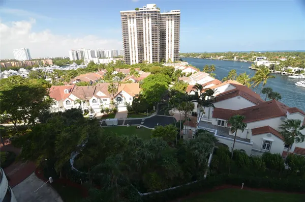 $4,000 | 19667 Turnberry Way, Unit 4D, Aventura, FL 33180