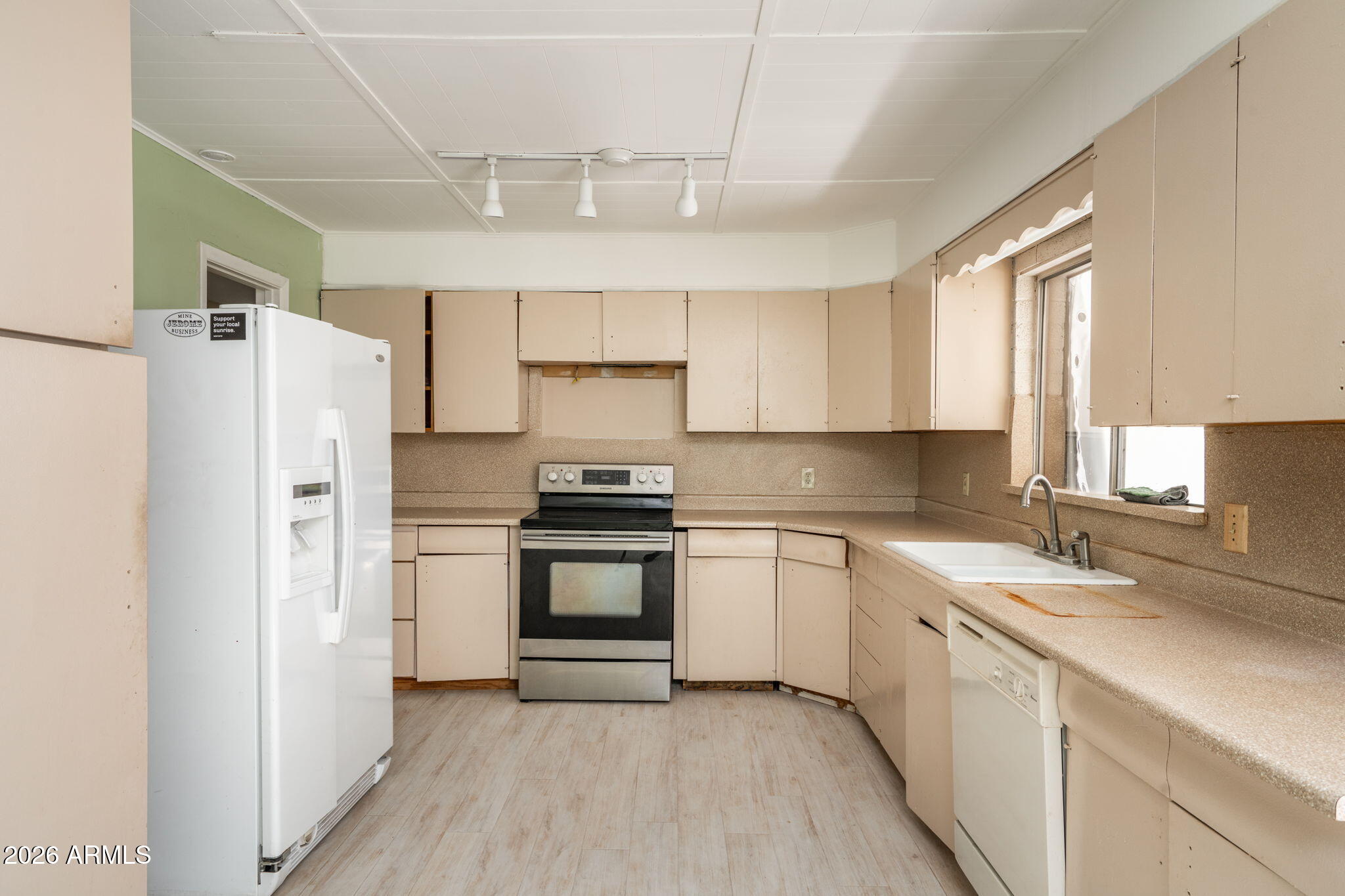 3775 East Sycamore Lane Rimrock, AZ 86335 - Photo 11 of 40 a kitchen with stainless steel appliances a refrigerator sink and stove