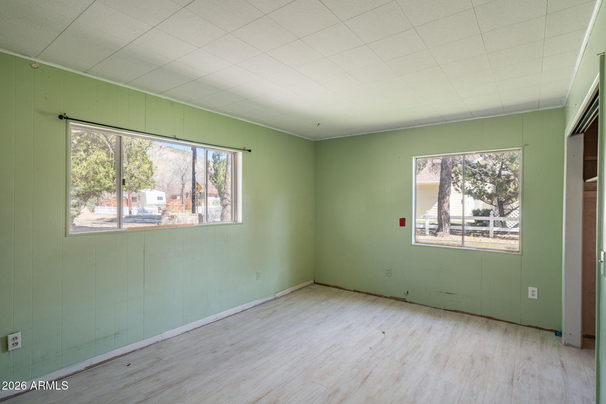 3775 East Sycamore Lane Rimrock, AZ 86335 - Photo 13 of 40 a view of an empty room with wooden floor and a window