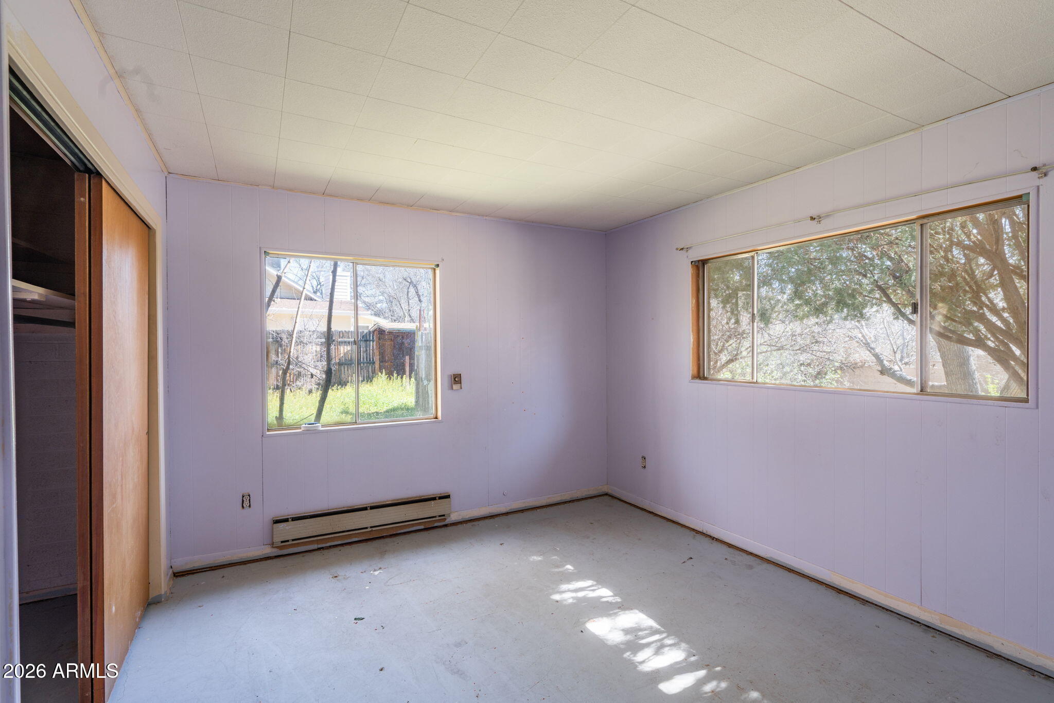 3775 East Sycamore Lane Rimrock, AZ 86335 - Photo 15 of 40 an empty room with windows