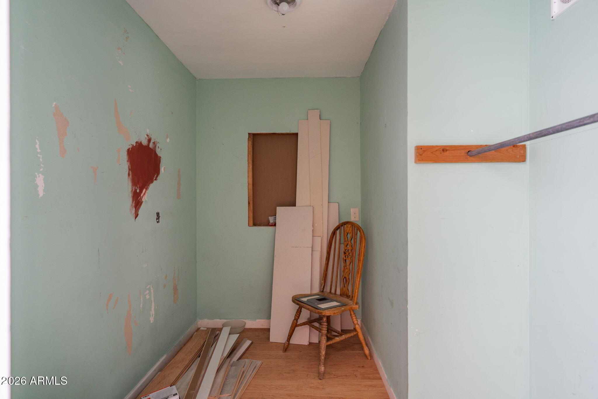 3775 East Sycamore Lane Rimrock, AZ 86335 - Photo 22 of 40 a view of a hallway with workspace