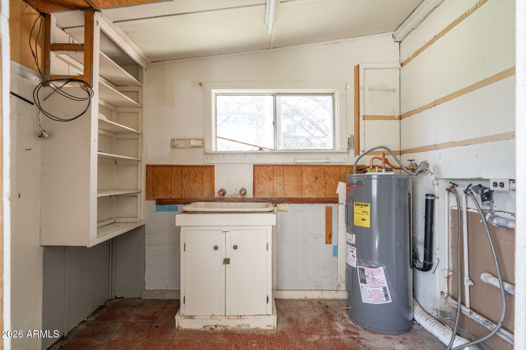 3775 East Sycamore Lane Rimrock, AZ 86335 - Photo 26 of 40 a utility room with cabinets