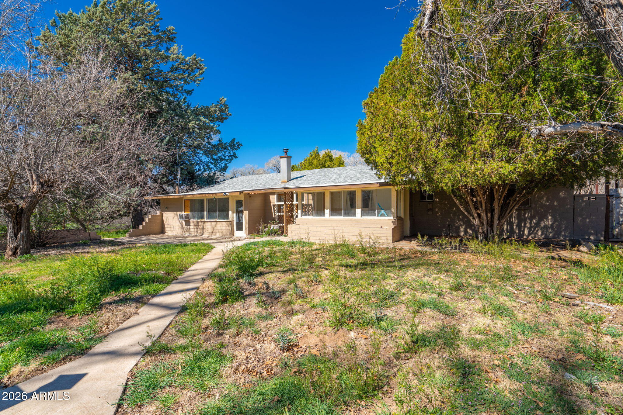 3775 East Sycamore Lane Rimrock, AZ 86335 - Photo 35 of 40 a front view of a house with a garden