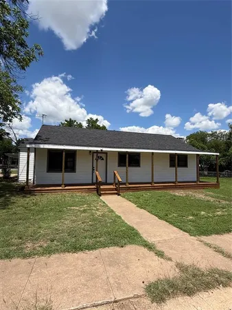 $189,900 | 1016 West Cedar Street, Coleman, TX 76834