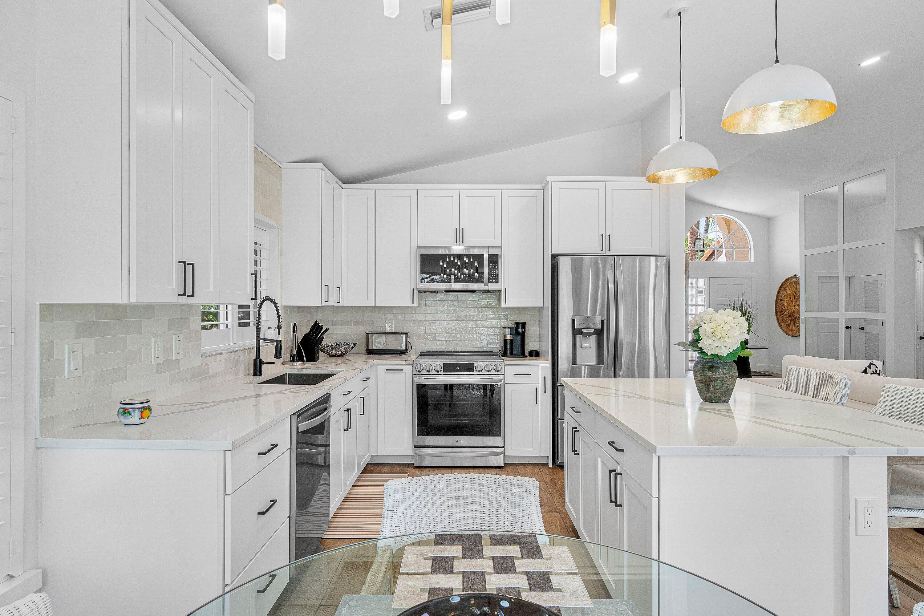 7164 Via Palomar Boca Raton, FL 33433 - Photo 14 of 40 015-7164ViaPalomar-BocaRaton-FL-33433-SM
