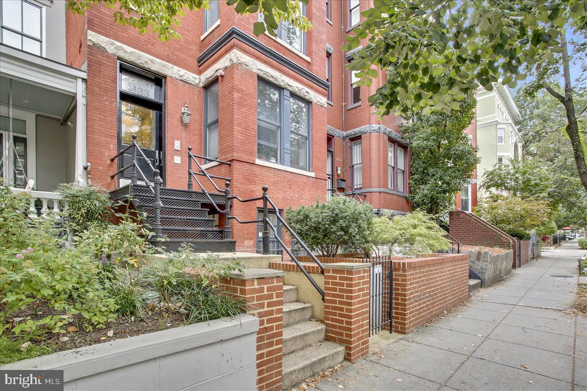 1433 R Street Northwest, Unit 1 Washington, DC 20009 - Photo 2 of 35 Front entrance