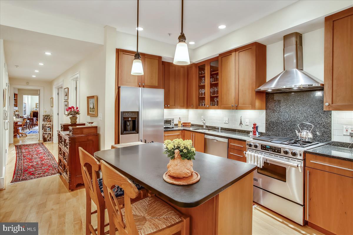 1433 R Street Northwest, Unit 1 Washington, DC 20009 - Photo 15 of 35 Kitchen with island breakfast bar