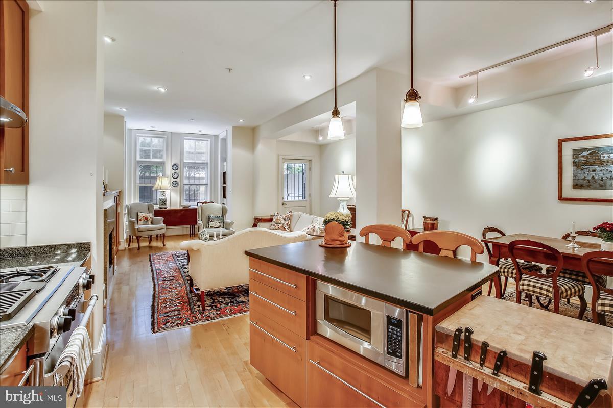 1433 R Street Northwest, Unit 1 Washington, DC 20009 - Photo 18 of 35 Kitchen with island breakfast bar