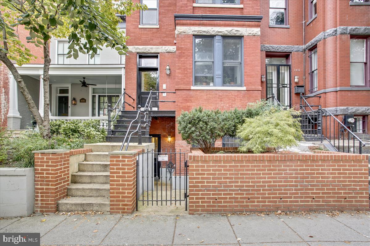 1433 R Street Northwest, Unit 1 Washington, DC 20009 - Photo 3 of 35 Private front entrance