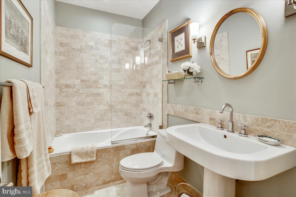 1433 R Street Northwest, Unit 1 Washington, DC 20009 - Photo 32 of 35 Second full bath