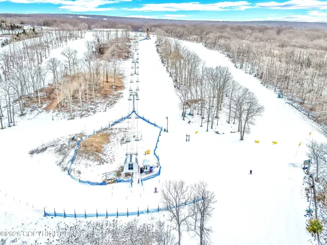 $222,900 | 188 Snow Ridge Cir Lake, Lake Harmony, PA 18624