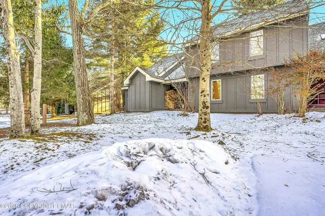 $222,900 | 188 Snow Ridge Cir Lake, Lake Harmony, PA 18624