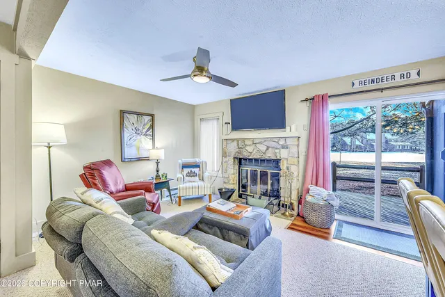 $222,900 | 188 Snow Ridge Cir Lake, Lake Harmony, PA 18624