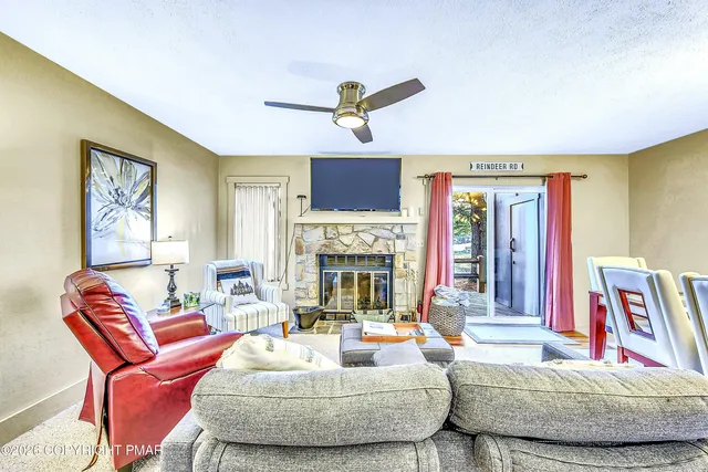 $222,900 | 188 Snow Ridge Cir Lake, Lake Harmony, PA 18624