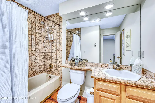 $222,900 | 188 Snow Ridge Cir Lake, Lake Harmony, PA 18624