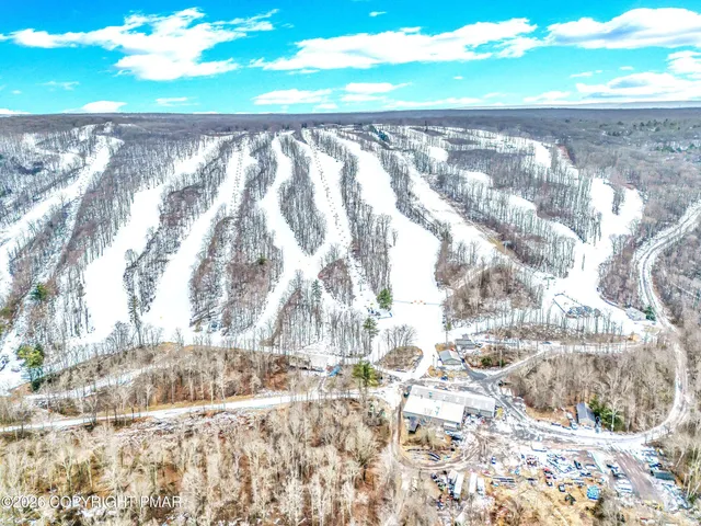 $222,900 | 188 Snow Ridge Cir Lake, Lake Harmony, PA 18624