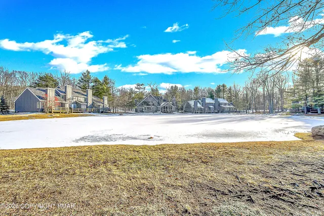 $222,900 | 188 Snow Ridge Cir Lake, Lake Harmony, PA 18624