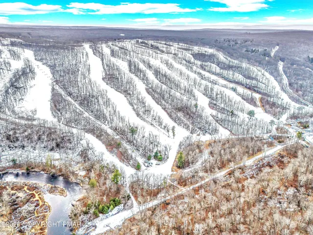 $222,900 | 188 Snow Ridge Cir Lake, Lake Harmony, PA 18624