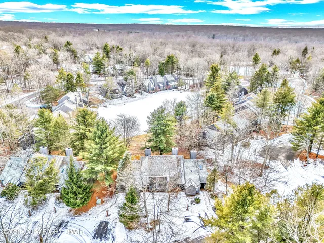 $222,900 | 188 Snow Ridge Cir Lake, Lake Harmony, PA 18624