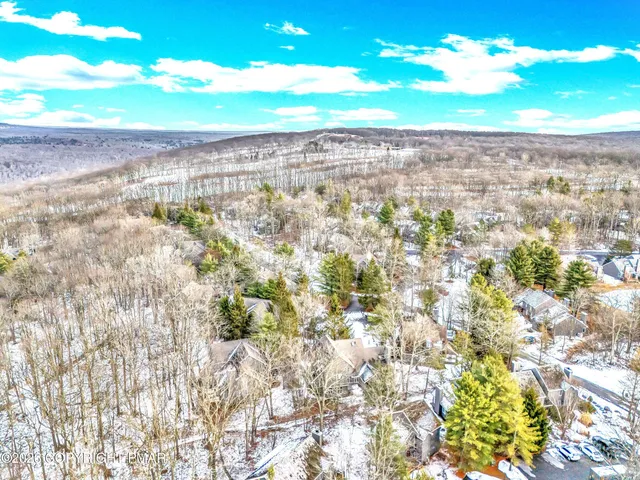 $222,900 | 188 Snow Ridge Cir Lake, Lake Harmony, PA 18624