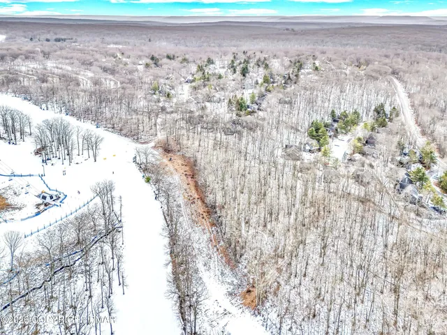 $222,900 | 188 Snow Ridge Cir Lake, Lake Harmony, PA 18624