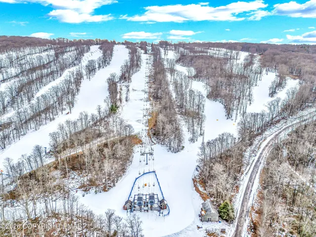 $222,900 | 188 Snow Ridge Cir Lake, Lake Harmony, PA 18624