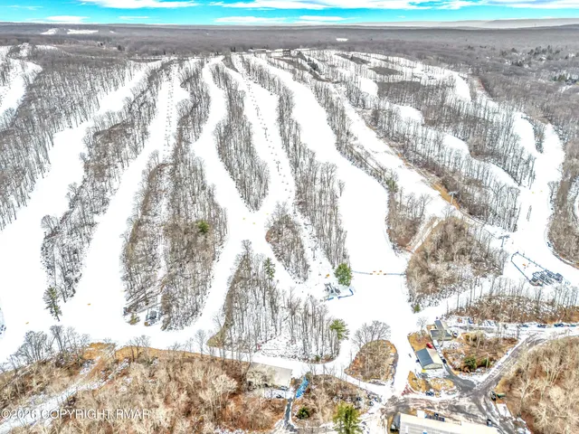 $222,900 | 188 Snow Ridge Cir Lake, Lake Harmony, PA 18624