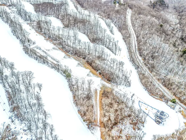 $222,900 | 188 Snow Ridge Cir Lake, Lake Harmony, PA 18624