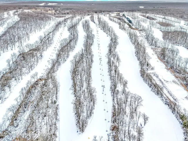 $222,900 | 188 Snow Ridge Cir Lake, Lake Harmony, PA 18624