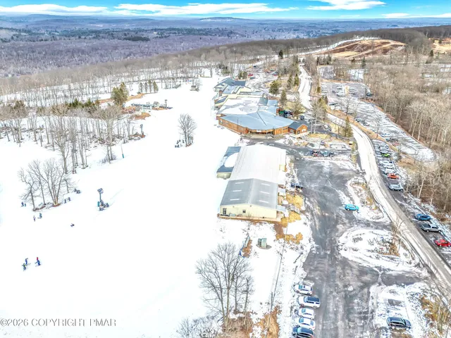 $222,900 | 188 Snow Ridge Cir Lake, Lake Harmony, PA 18624