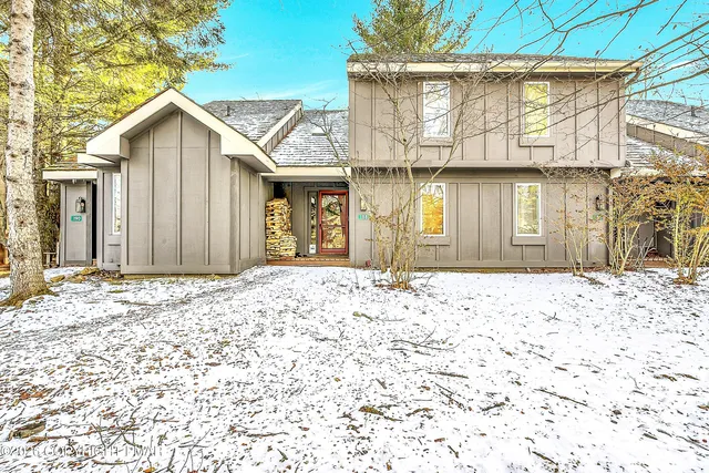 $222,900 | 188 Snow Ridge Cir Lake, Lake Harmony, PA 18624