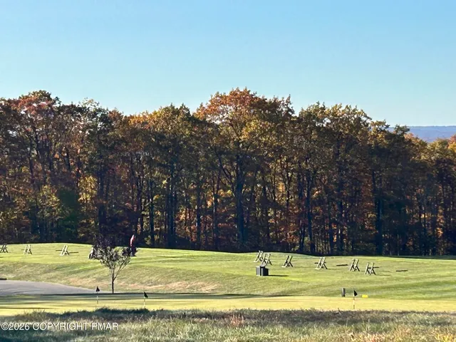 $222,900 | 188 Snow Ridge Cir Lake, Lake Harmony, PA 18624