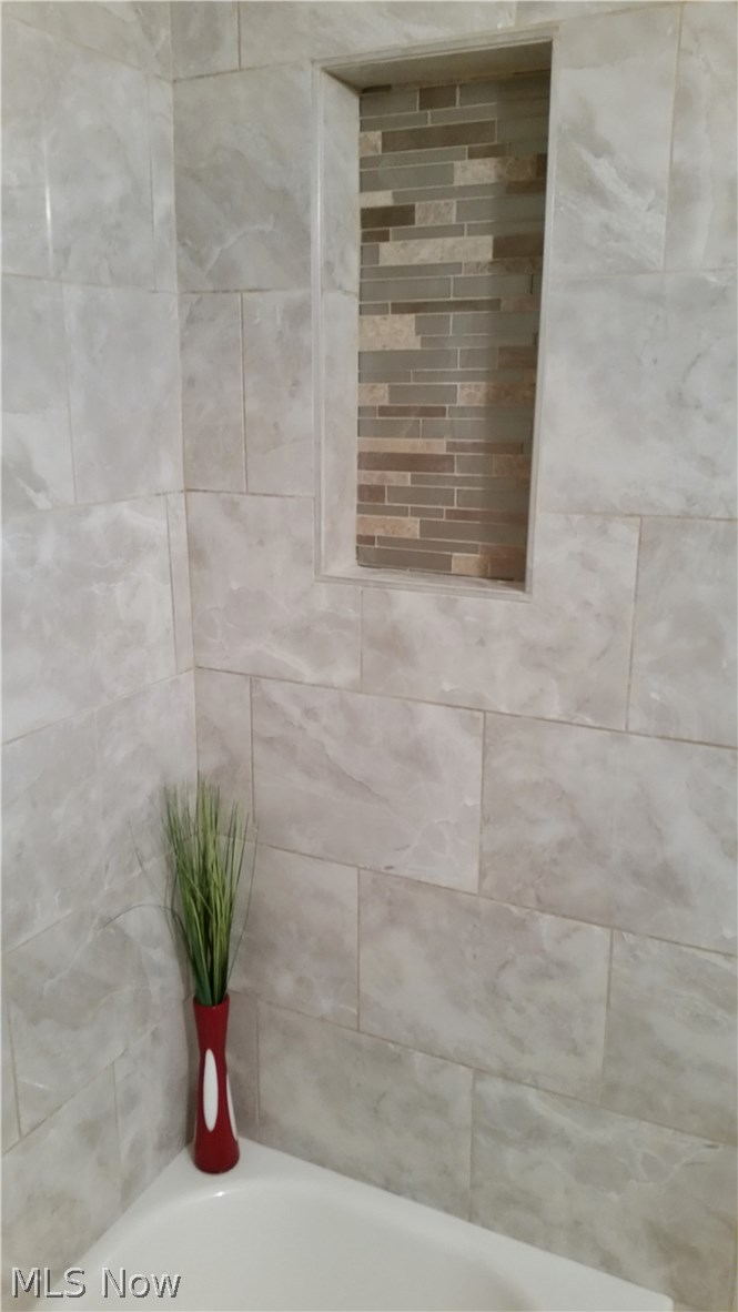3147 Chadbourne Road Cleveland, OH 44120 - Photo 26 of 30 Hallway shower surround