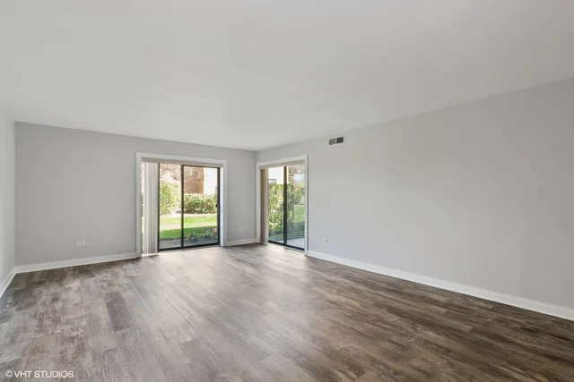 $1,950 | 1295 North Sterling Avenue, Unit 104, Palatine, IL 60067