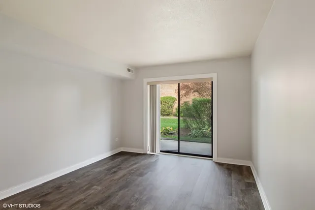 $1,950 | 1295 North Sterling Avenue, Unit 104, Palatine, IL 60067