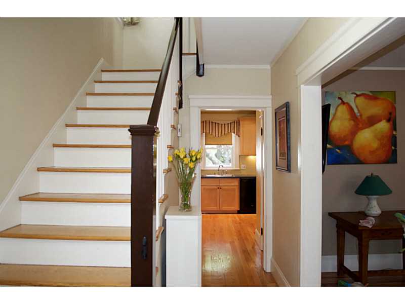 106 Overhill Road Providence, RI 02906 - Photo 4 of 25 Entry.