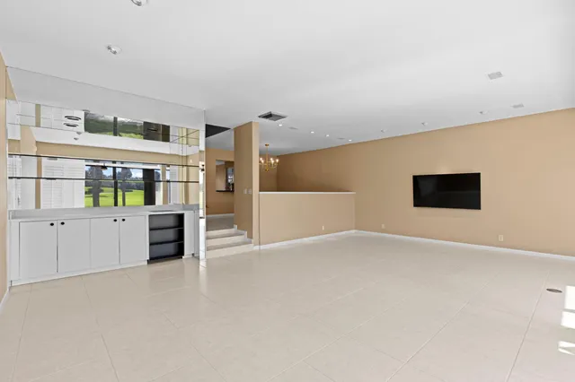 $549,000 | 2435 Presidential Way, Unit E, West Palm Beach, FL 33401