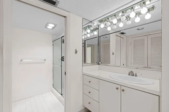 $549,000 | 2435 Presidential Way, Unit E, West Palm Beach, FL 33401