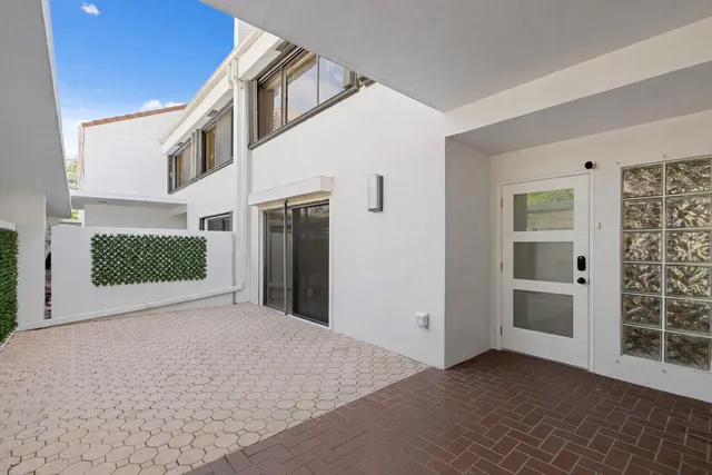 $549,000 | 2435 Presidential Way, Unit E, West Palm Beach, FL 33401