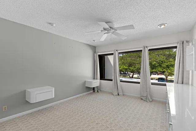 $549,000 | 2435 Presidential Way, Unit E, West Palm Beach, FL 33401