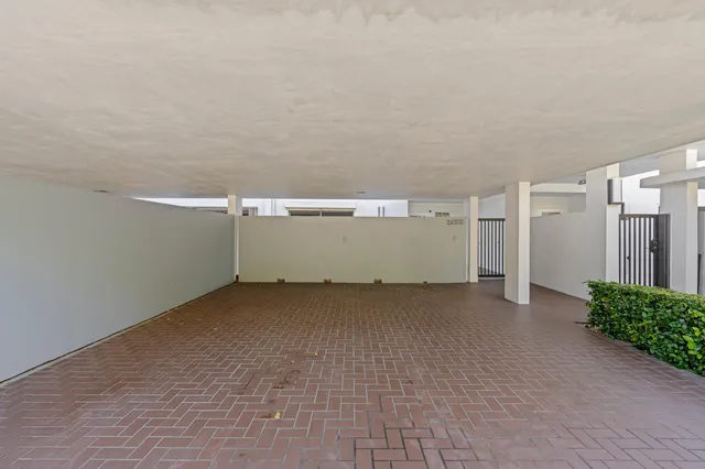 $549,000 | 2435 Presidential Way, Unit E, West Palm Beach, FL 33401