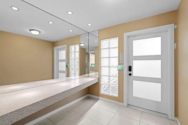 $549,000 | 2435 Presidential Way, Unit E, West Palm Beach, FL 33401