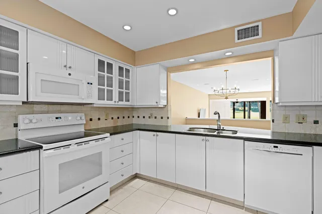 $549,000 | 2435 Presidential Way, Unit E, West Palm Beach, FL 33401
