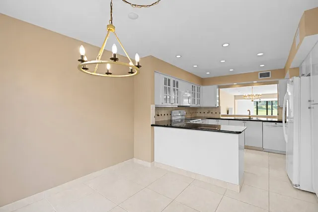 $549,000 | 2435 Presidential Way, Unit E, West Palm Beach, FL 33401