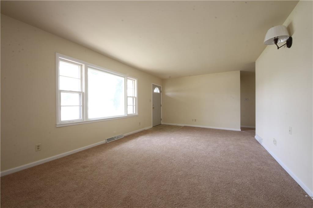 176 North Post Road Indianapolis, IN 46219 - Photo 3 of 15 Gallery Image 3