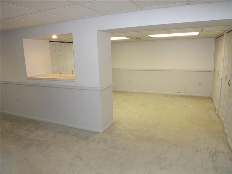 3619 Willett Road Baldwin, PA 15227 - Photo 6 of 10 Family Room.