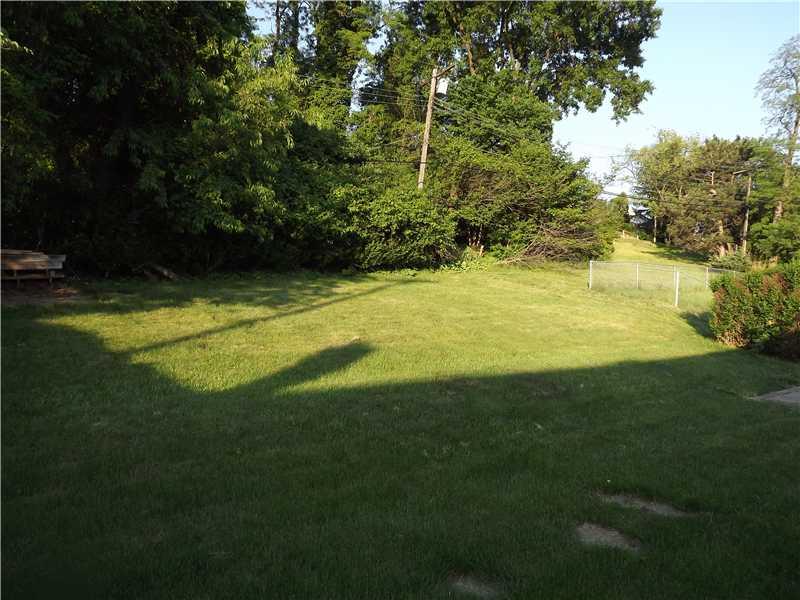 3619 Willett Road Baldwin, PA 15227 - Photo 8 of 10 Yard/Garden.